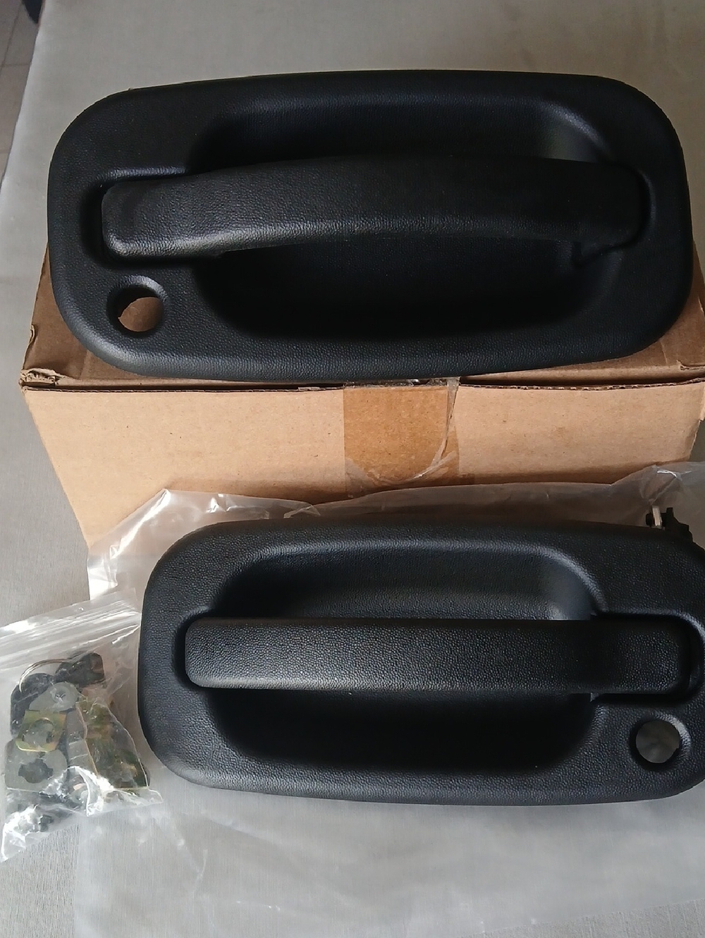 Pair of Black Exterior  Door Handles Chevy Silverado 2004